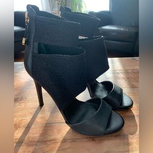 Guess women black Leather High Heels sandals. Size 61/2